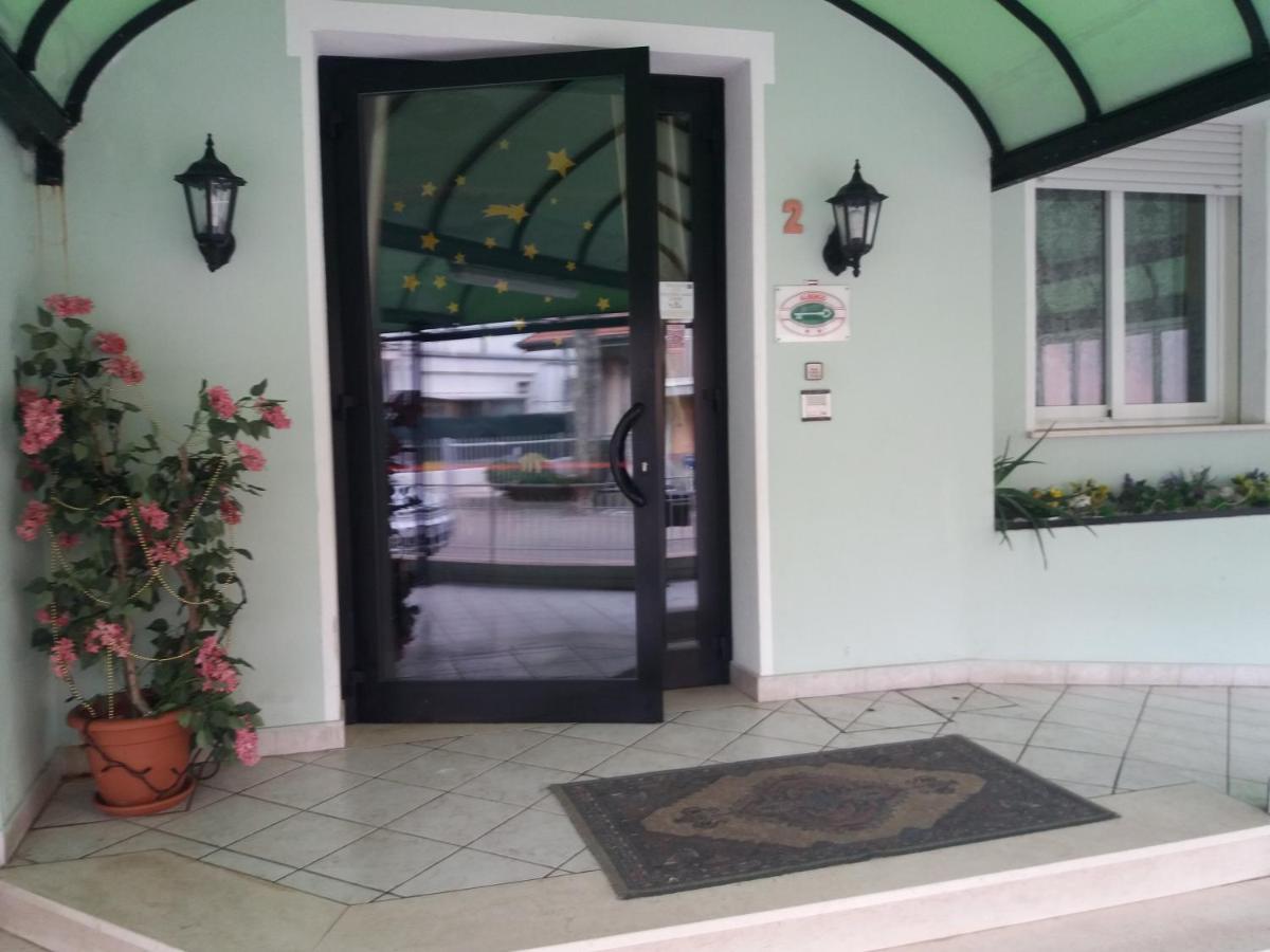Hotel Fatima Rímini Exterior foto